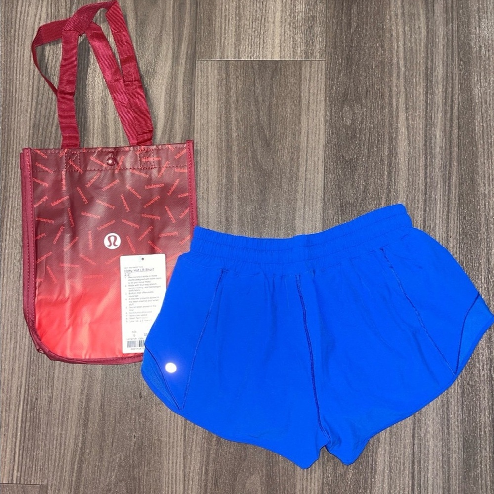 Lululemon Hotty Hot 2.5” Shorts - Picture 3 of 10